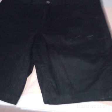 Se venden tenis muy cómodos propios para señoras número 39 y dos bermudas demarca gran parte de algodón de marca - Img 123231060