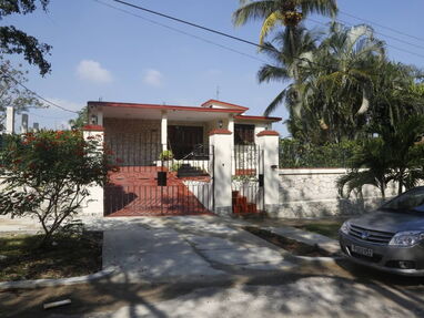 Preciosa casa con piscina en Guanabo.  Llama AK 50740018 - Img 42749594