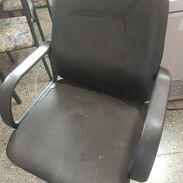 Vendo silla de oficina o pc (gira pero tiene el hidráulico roto) - Img 45530586