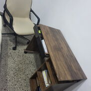 Buró de estudio importado con su silla de uso pero excelente condiciones - Img 45532385