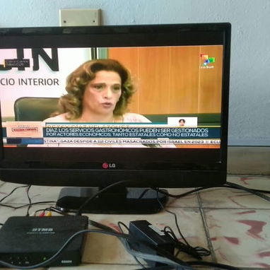VENDO MONITOR DE 22'' CON CAJITA Incluida - 2/2