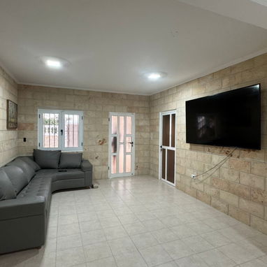 Alquilo CASA DE LUJO de 7 habitaciones con piscina en Guanabo - Img 119917303