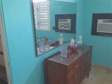 Renta lineal de habitación y baño en apartamento sito en lugar céntrico del Vedado - Img 68034982