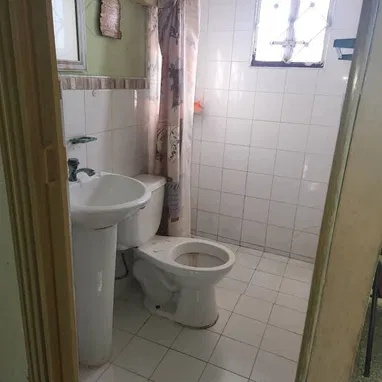 Venta de casa puerta de calle en el Reparto Rocafort - Img 121409361