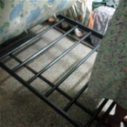 cama individual de tubo con colchon y mesita aluminio - Img 45652267