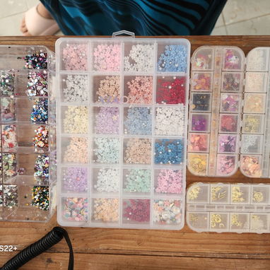 Mesa de uñas. Productos se calidad. Gavetero incluido - 2/7