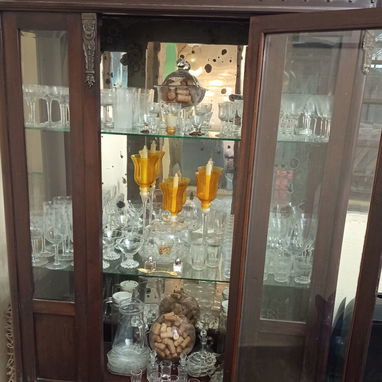 Vitrina Antigua,con juegos de copas - Img 110050198