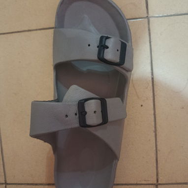 Variedad de zapatos de mujer, buenos precios y varias tallas - 2/3