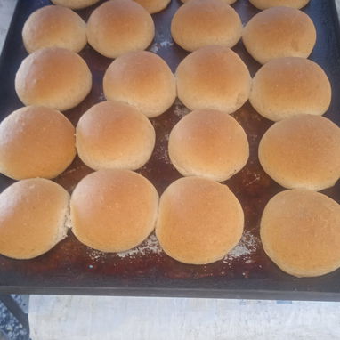 Soy panadero tengo 8 años de experiencia y estoy buscando trabajo de lo q sea se hacer todo en una panadería - Img 125506500