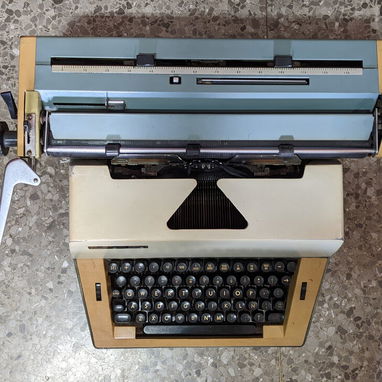 Máquina de escribir Robotron, Alemania años 70. - Img 124201629