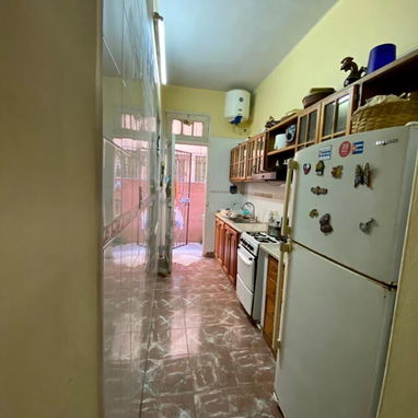 Playa apt 2 ctos y medio 2 baños balcón calle 1er piso - Img 102531698