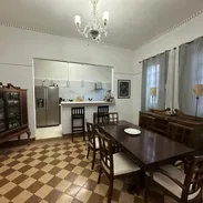 Casa Remodelada con Portal Amplio y Parqueo Doble – Vedado, La Habana - Img 54954500