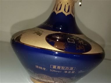 Vendo Cerámica China de un recipiente original de licor chino de 53 grados, que tiene su contenido y esta sellada. - Img 62671664