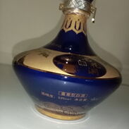 Vendo Cerámica China de un recipiente original de licor chino de 53 grados, que tiene su contenido y esta sellada. - Img 45192566