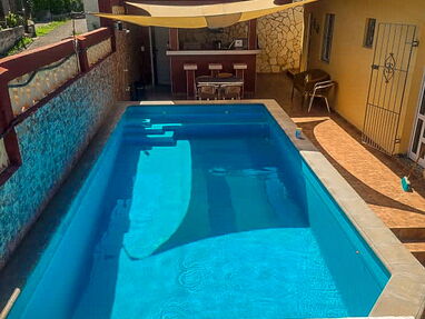 200  USD 🌟 Alquila casa completa con piscina en Boca Ciega - Img main-image
