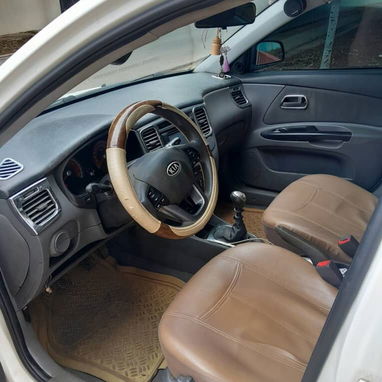 Venta de Auto Kia - 7/10