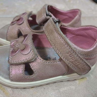 Vendo zapaticos de uso para niña y niño. Sandalias, boticas, y sandalias cerradas. - Img 113802055