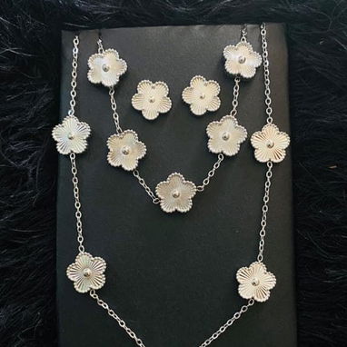 Bellas prendas de acero inoxidable chapadas en oro - Img 119017310