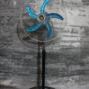 Ventilador marca Toc King de 3 posiciones:pie, mesa y pared - Img 54835951
