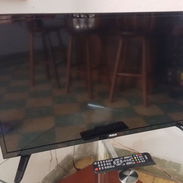 Se vende TV de 32 ', de uso, con soporte de pared - Img 55899486