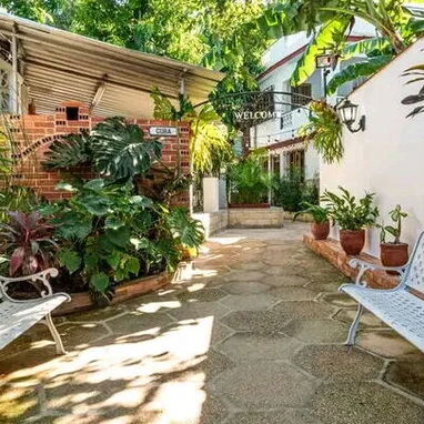 IG Hostal de lujo tiene opción de pasadía + 5 habitaciones. Tiene jacuzzi, piscina y billar RE-001 - 2/5