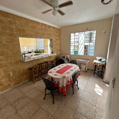 Se alquila casa independiente en el corazón del Vedado, disponible desde el 12 de abril de 2026. - Img 118568421