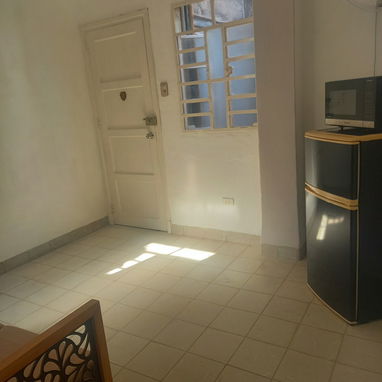 RENTA DE APARTAMENTO DE 1 HAB EN CENTRO HABANA A ESTUDIANTES EXTRANJEROS. - 3/10