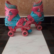 Patines ajustables de uso y en buen estado para niñas - Img 56450629
