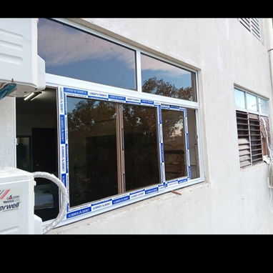 MARQUETERÍA DE ALUMINIO CON CRISTAL. - 7/10