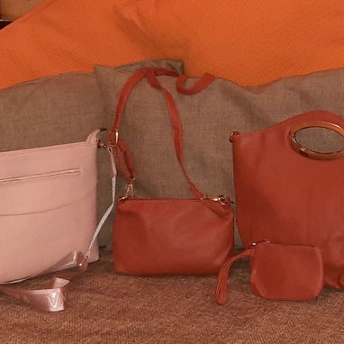 Carteras con monederos y bolsos pequeños. - Img 117837873
