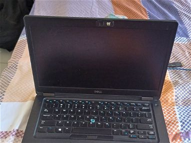 ❗❗❗❗Se vende laptop Dell de poco uso❗❗❗❗ 💵 $300.00 USD  ❌i5 de, 8va gen, RAM 16, GB 300 SOLIDO ❌ se vende con audífonos - Img 65504420