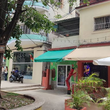 🛌 Apartamento de 1 Habitación a Una Cuadra de 23 y 12 (Con Generador) REF 1461 - Img 114729811