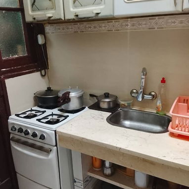 Vendo apto semi interior en el vedado x 23 y 26 1er piso con garaje de 1hbitcion - Img 125543268