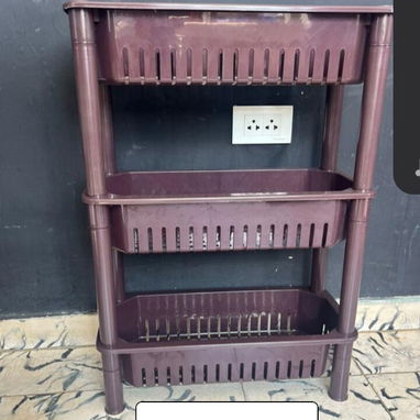 Venta de estantes plásticos, cubos con tapa, velas, fosforeras, pasta de dientes. - 6/10
