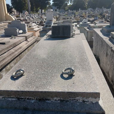 Tumba en Cementerio Colon - Img 121279610