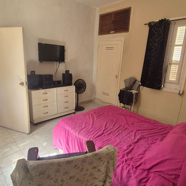 VEDADO A UNOS METROS DE 23 Y G APARTAMENTO 198M2CON 2 HABITACIONES Y 2 BAÑOS, LUZ, AGUA Y GAS SIEMPRE!! - Img 115464026