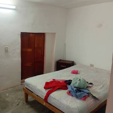 "$22.000usd AJUSTABLES. En venta  hostal (BAJOS) en Centro Habana  Posibilidad de parqueo detras de la casa. - 6/10
