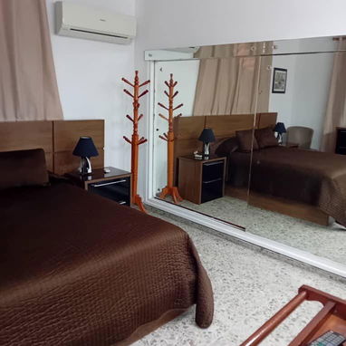 💦Cod.Z CASA CON PISCINA EN NUEVO VEDADO. 2 HABITACIONES. $150 USD POR DÍA. - Img 105743474