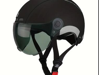 Vendo casco para moto moderno con tomas de aire, visera y regulador de medida! Muy cómodo y ventilado!! - Img 67428480