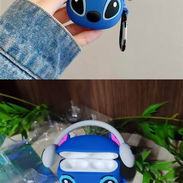 Audífonos inalámbricos de Stitch con su cable y su funda. - Img 57060295