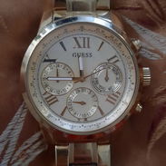 Reloj Guess clásico en oferta por el dis de las madres - Img 54228236