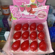 *Lip balm o balsamos hidrante de fresa doble(incluye un tono rosado(transparente)y el tono rojito tan icónico - Img 55809278