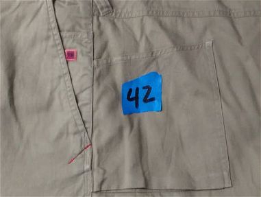 Pantalón beige, 2 shorts 1 polo con cinto y medias blancas - Img 65553261
