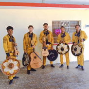 🎺 ¡SORPRENDE A ESA PERSONA ESPECIAL CON "EL MARIACHI REGUETONERO" DE LA HABANA! 🎁 Servicios: • Música mexicana, bala - Img 57178928