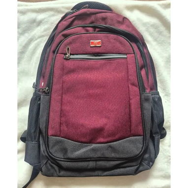 MOCHILA M-4 para laptop.  Mochila amplia y acolchada, ideal para trabajo, universidad y uso diario.US$30.00 - 2/2