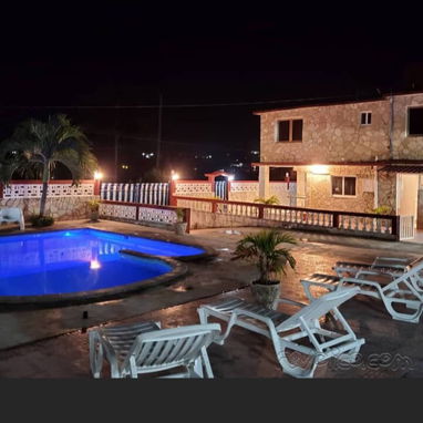 CASA  CON PISCINA  , EN LA PLAYA DE GUANABO EN RENTA,  5 HABITACIONES +53 52463651 ,planta eléctrica,  I y C - Img 108674674