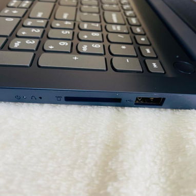 🚧 Lenovo IdeaPad 1 15.6” Full HD AMD Ryzen 5 7520U 8GB RAM 256GB SSD 🚧 - Img 118649166