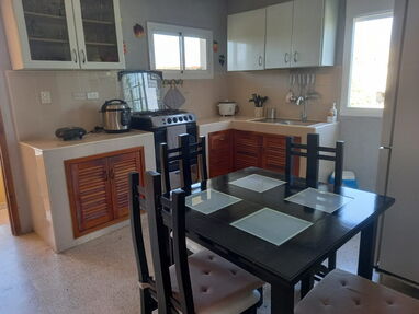 🌟 Renta casa en Cojímar con vista a la costa de 2 habitaciones,1 baño, terraza,sala, cocina equipada, caja de seguridad - Img 64125492