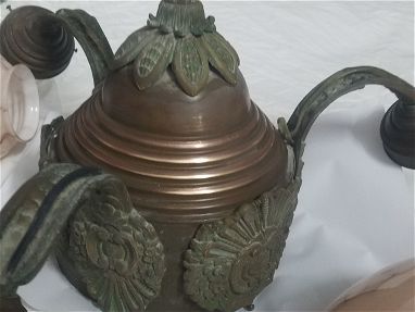 Vendo lámpara antigua de bronce y vidrio rosado - Img main-image-45574505