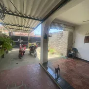¡EN VENTA CASA BIPLANTA CON PISCINA EN PLAYA! 🏊‍♂️🏡 - Img 57610157